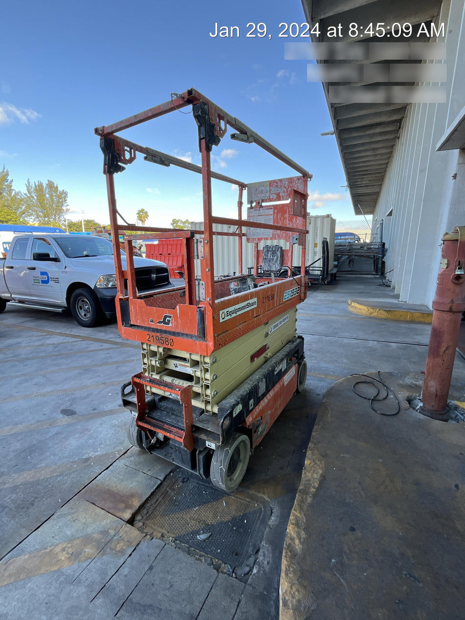 2022 JLG ES1932