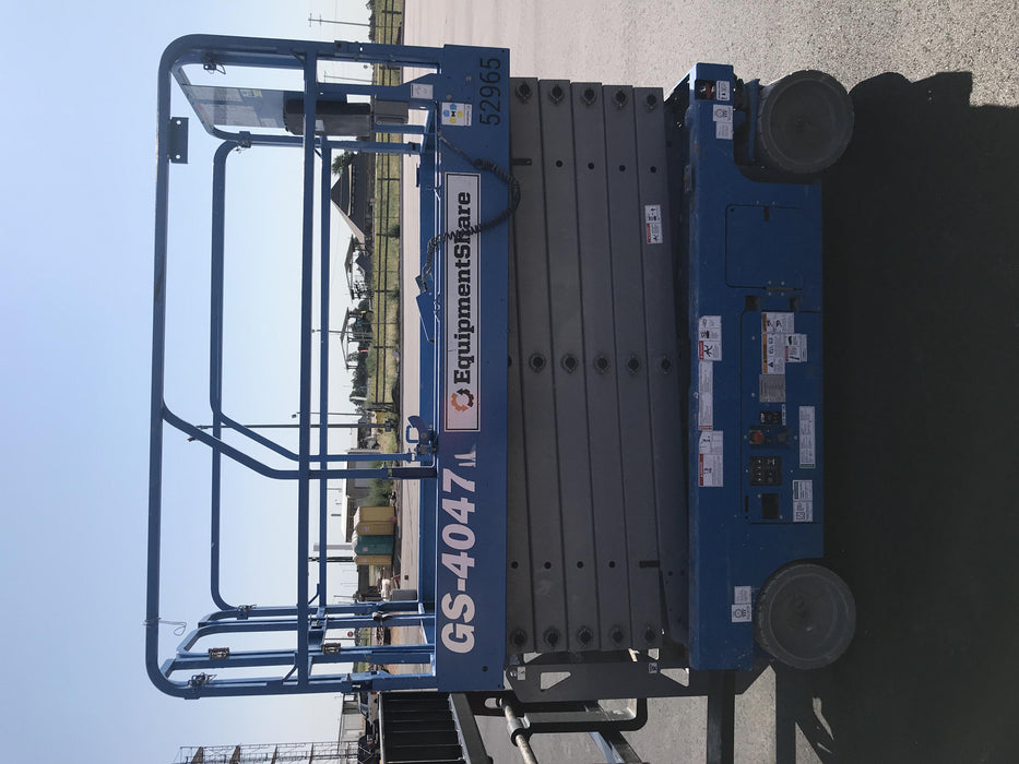 2019 Genie GS-4047 Folding rails with half height swing gate