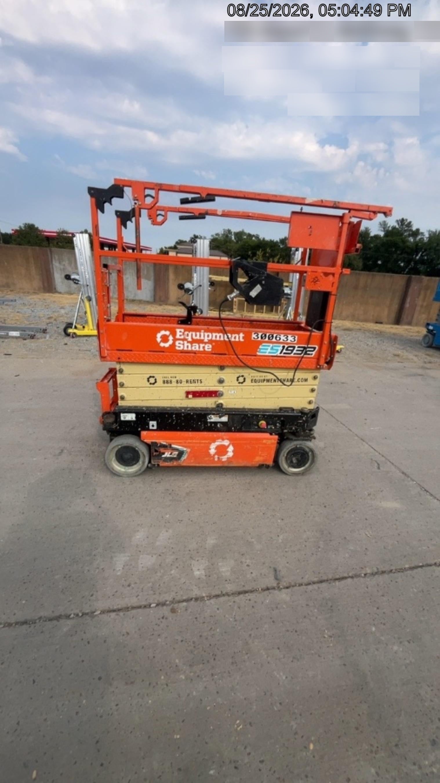 2023 JLG ES1932
