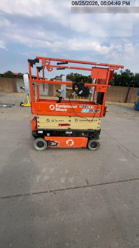 2023 JLG ES1932