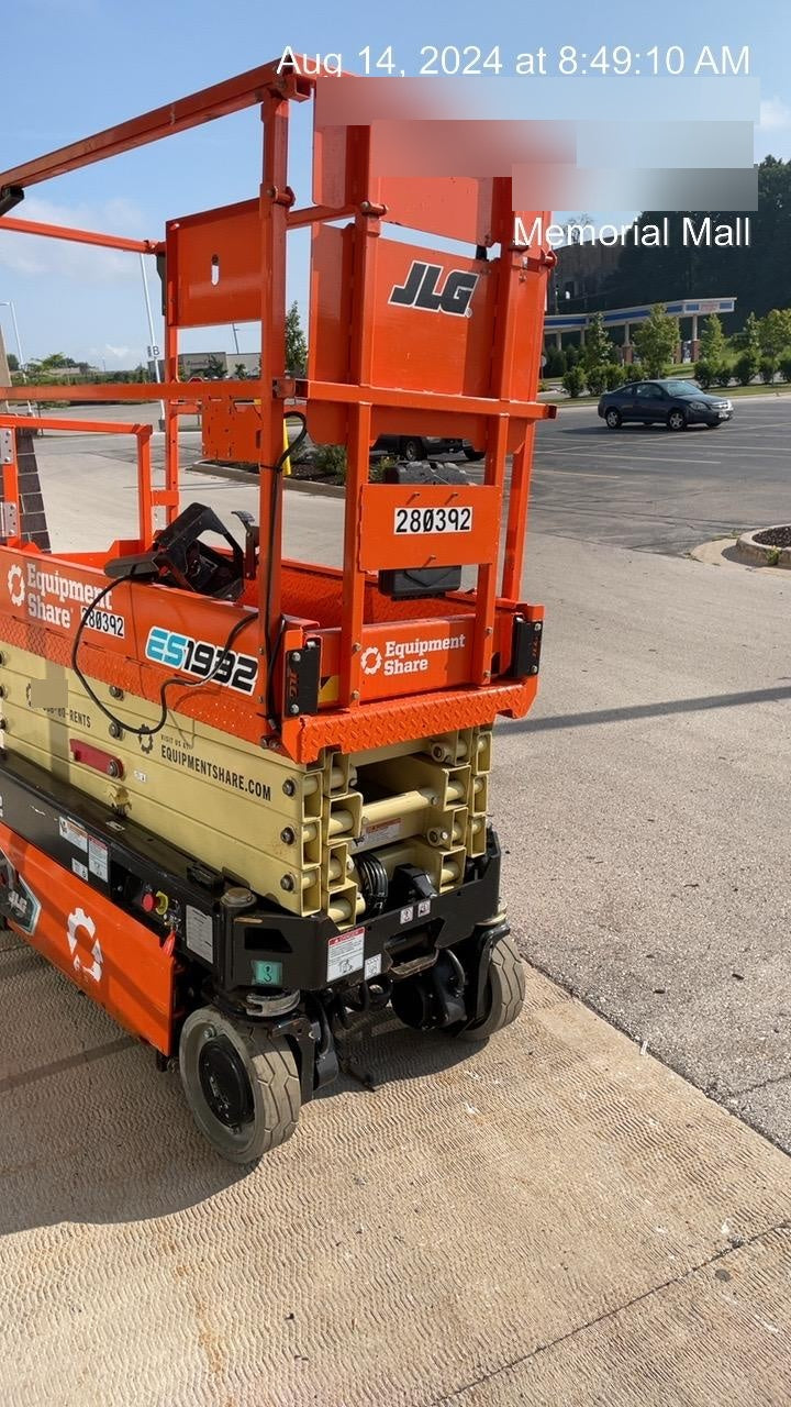 2022 JLG ES1932