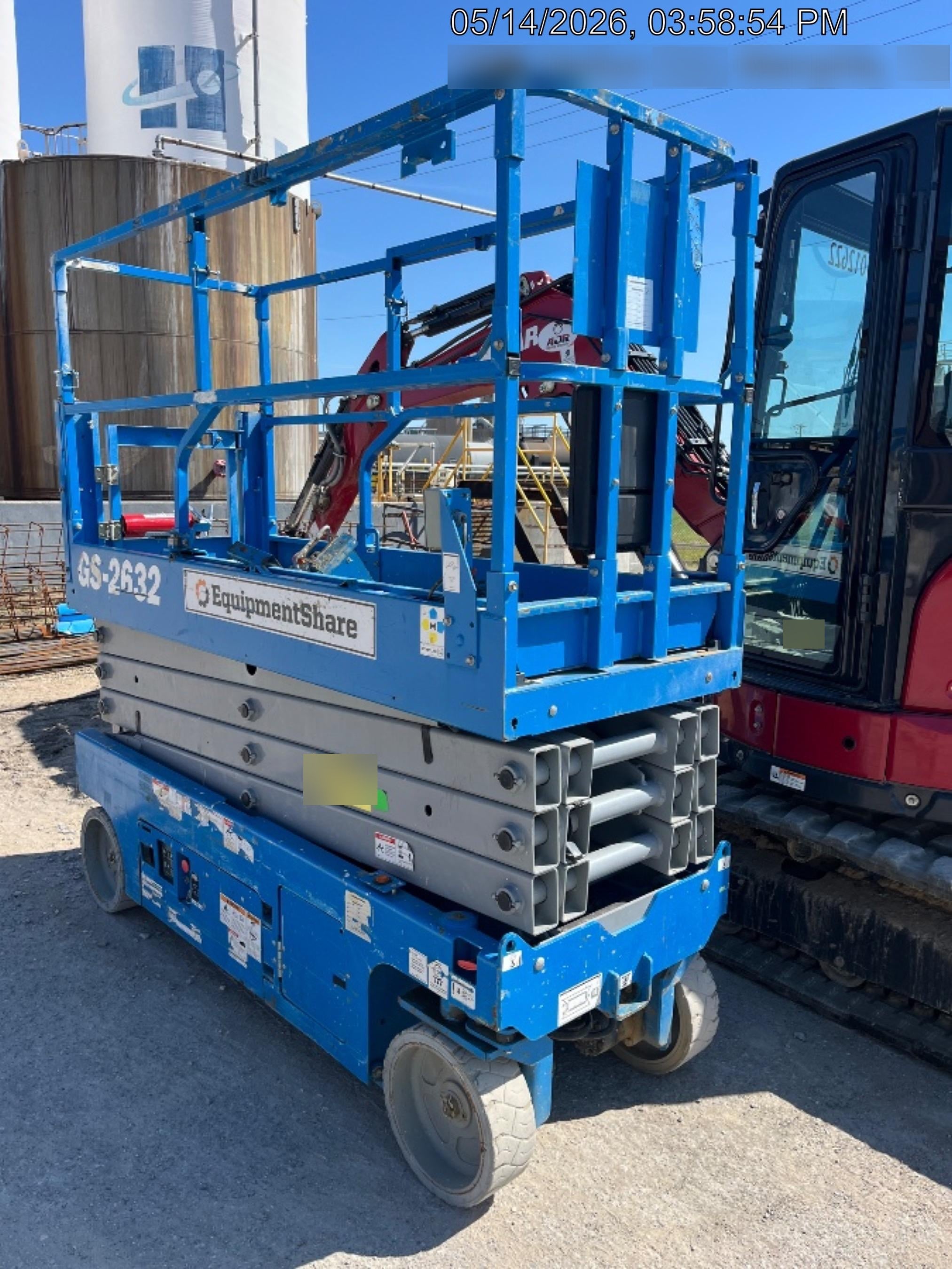 2019 Genie GS-2632 Folding rails with half height swing gate