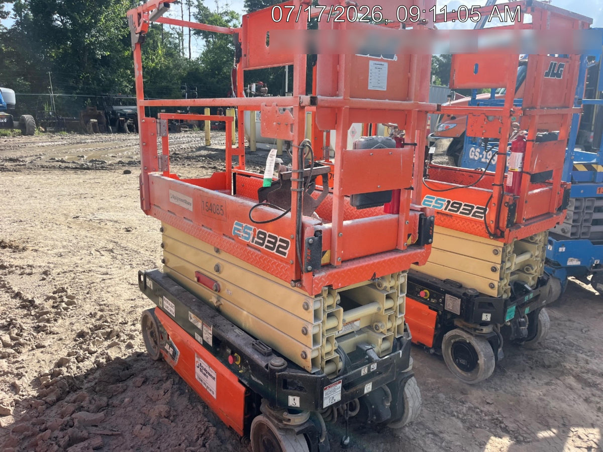 2021 JLG ES1932
