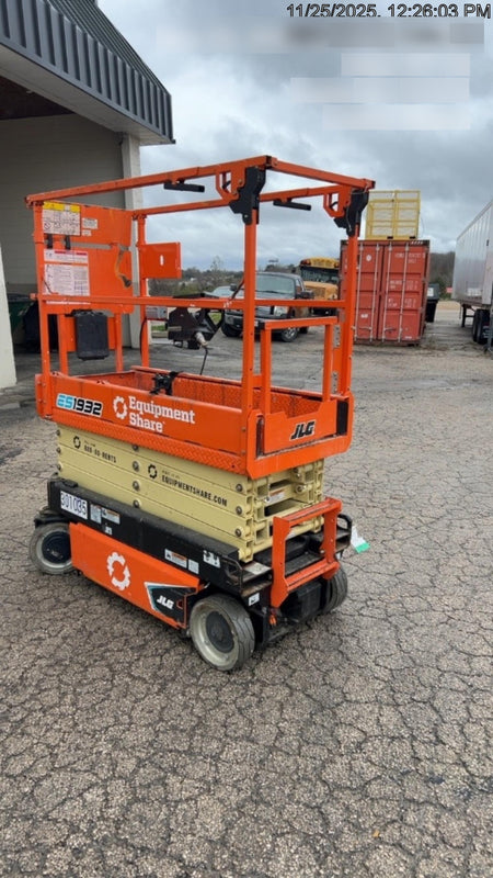 2023 JLG ES1932