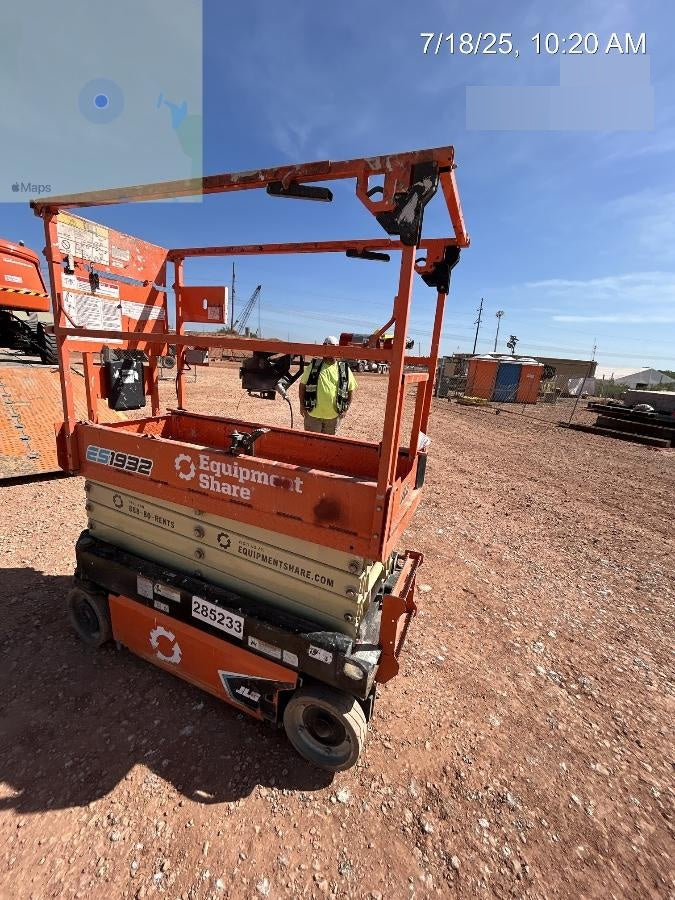 2022 JLG ES1932