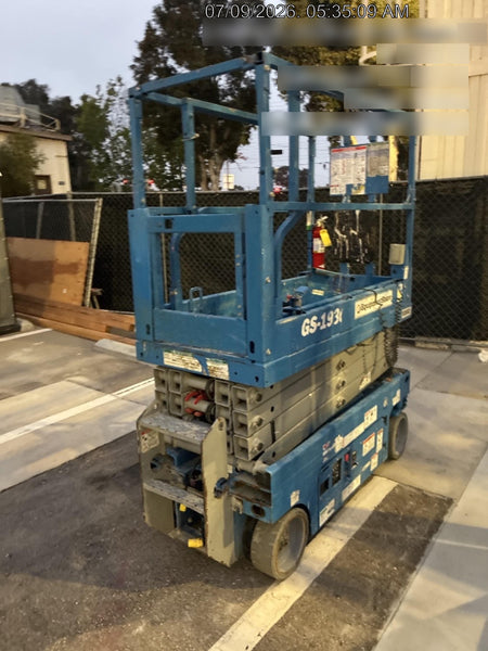 2020 Genie GS-1930 Solid Non Marking Tires, Beacon, Folding rails with half height swing gate, 800W Inverter