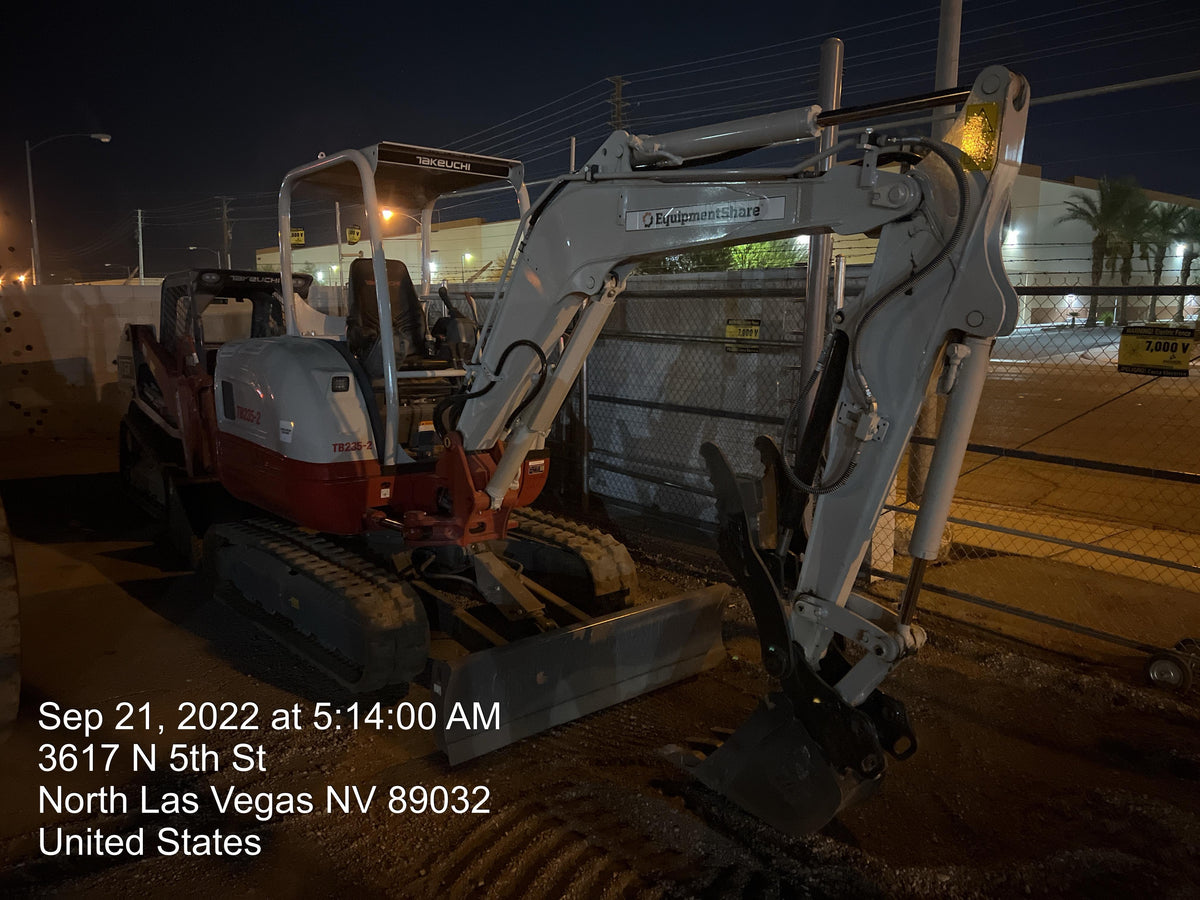 2022 TAKEUCHI TB235-2R