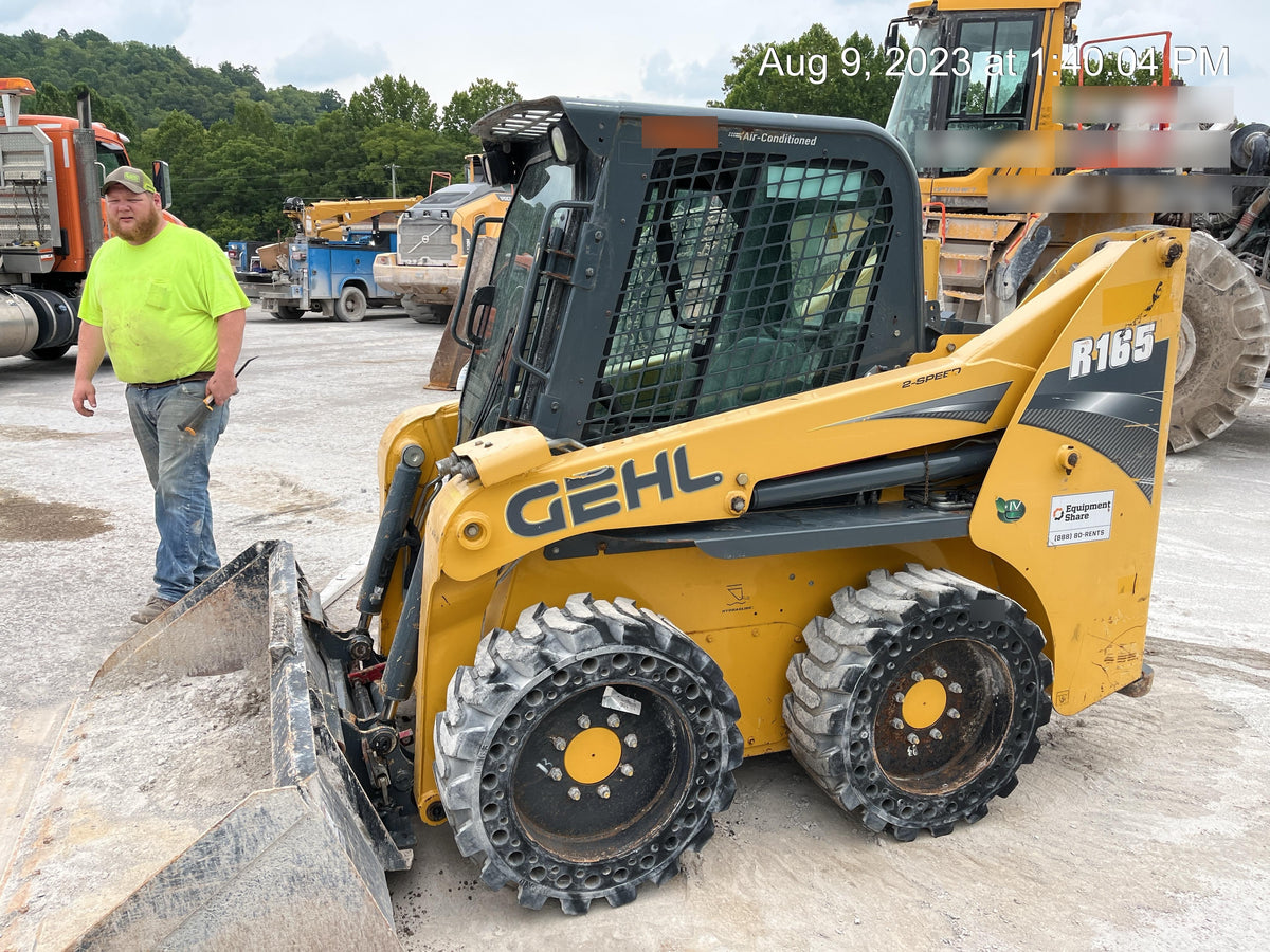 2016 GEHL R165
