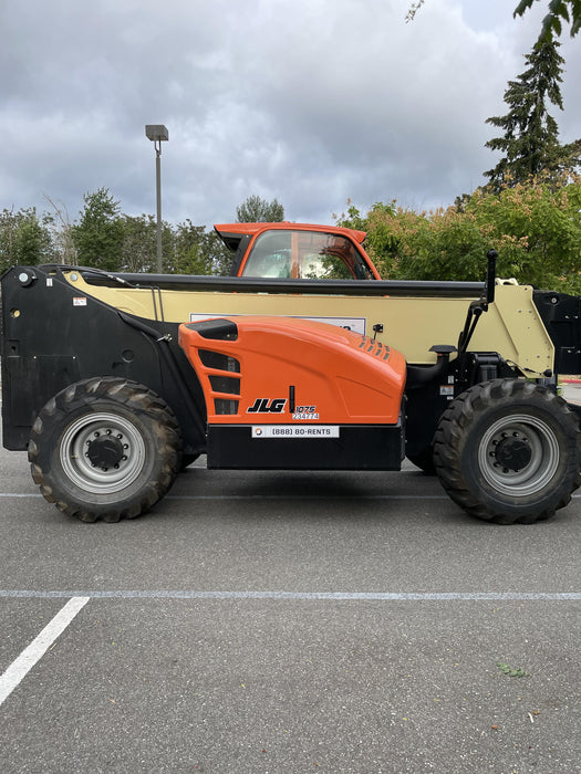 2022 JLG 1075