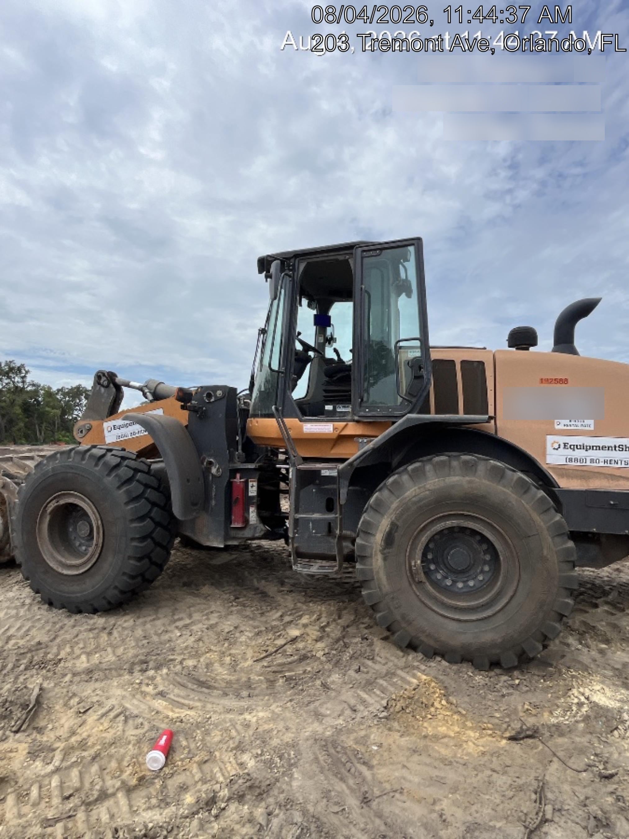 2018 Case 821G CLOSED CAB, JRB 418 STYLE HYD COUPLER