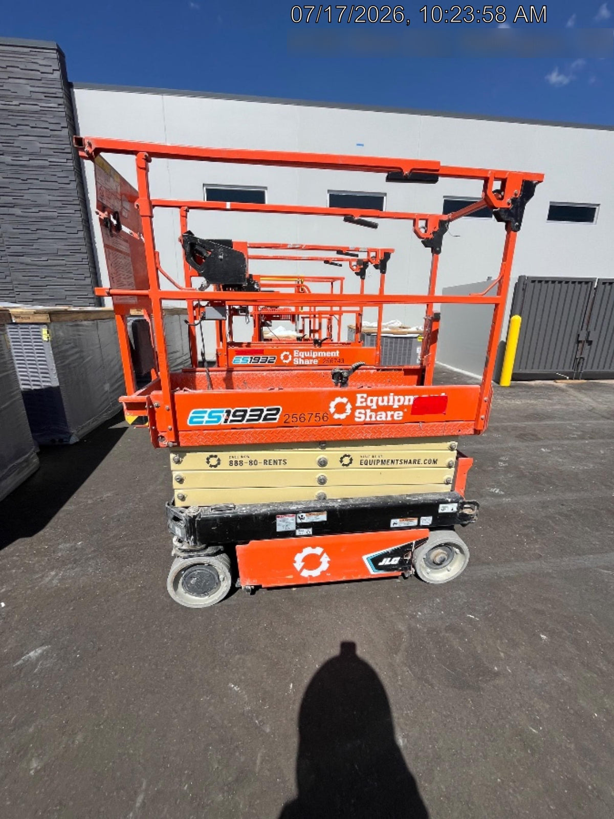 2022 JLG ES1932