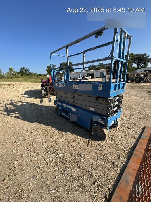 2019 Genie GS-2632 Folding rails with half height swing gate