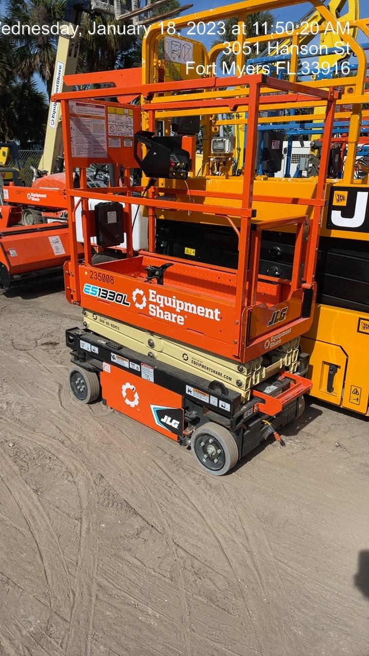2022 JLG ES1330L