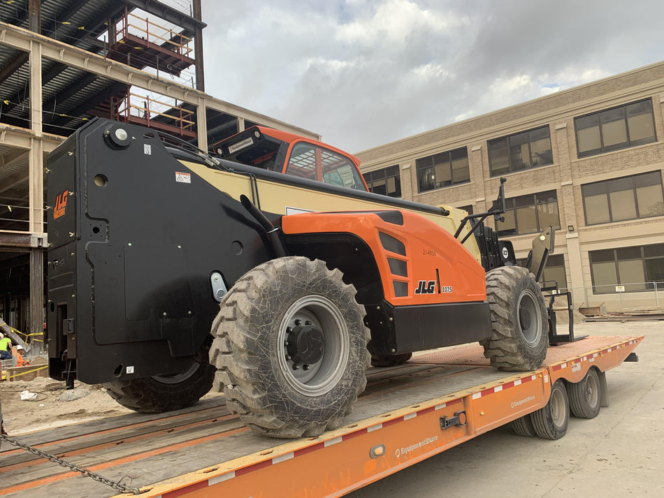 2022 JLG 1075
