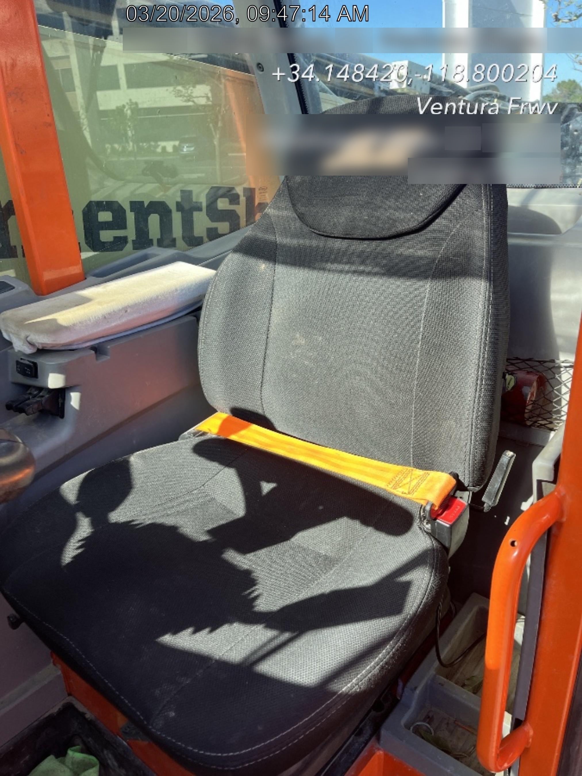 2019 JLG 1075