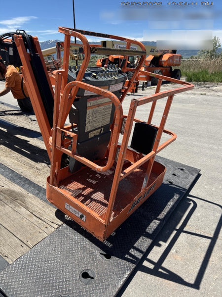 2019 JLG E400AJPN