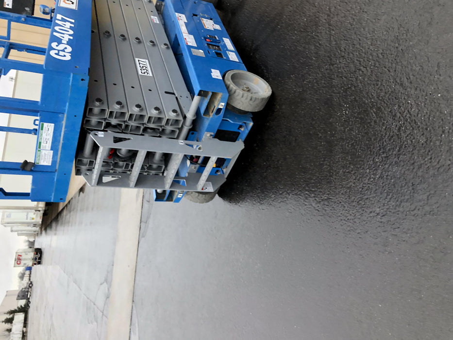 2019 Genie GS-4047 Folding rails with half height swing gate