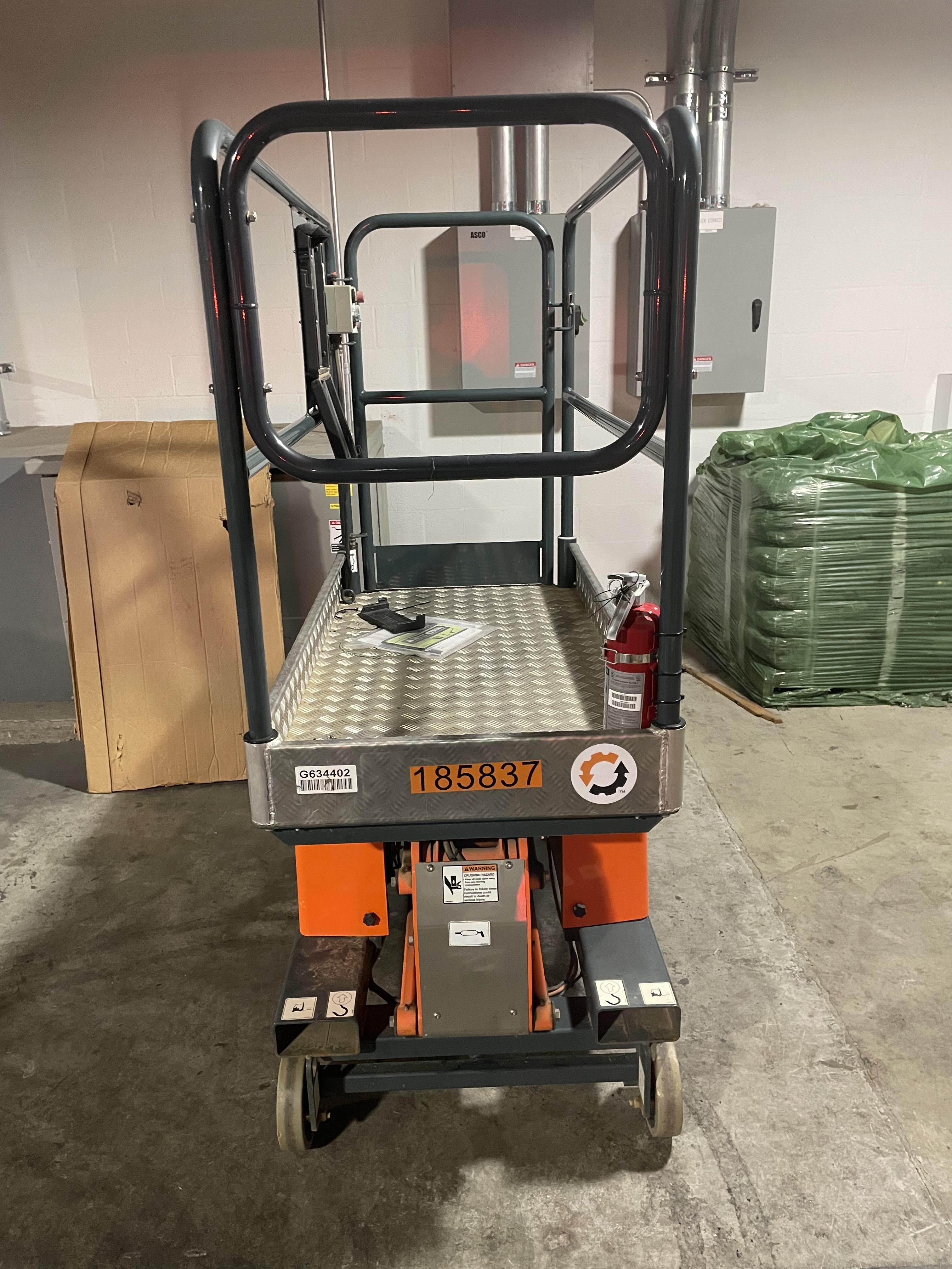 2021 JLG 1030P