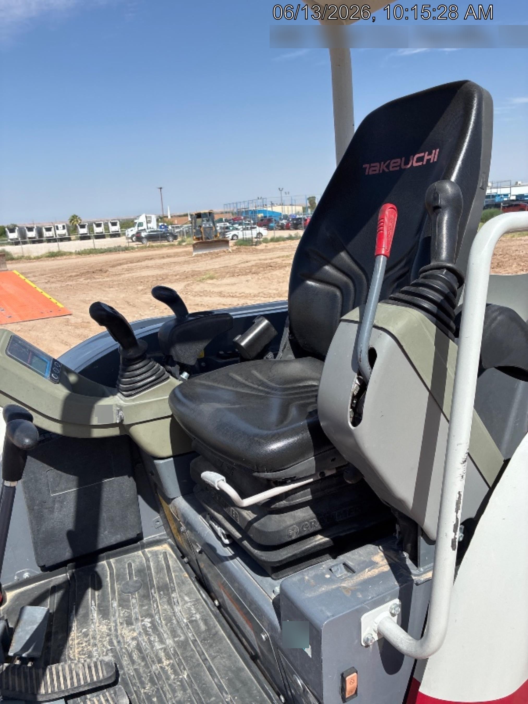2023 TAKEUCHI TB235-2R