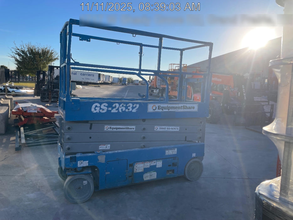 2019 Genie GS-2632 Folding rails with half height swing gate