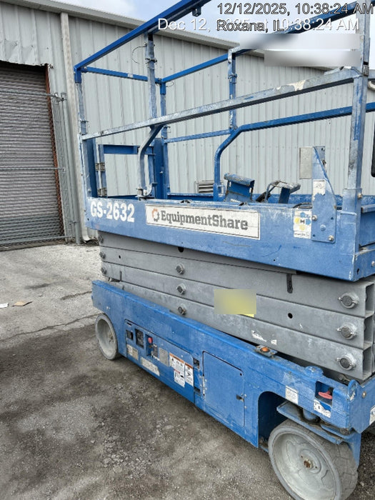 2019 Genie GS-2632 Folding rails with half height swing gate