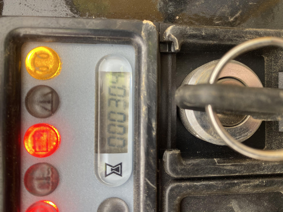 2021 Vac-Tron LP573XDT 500 Gallon Debris Tank w/ Hydraulic Tilt, two (2) 100 Gallon Water Tanks, Low Profile Torsion Axles (12,000 GVWR)