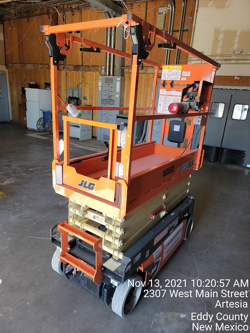 2021 JLG ES1932