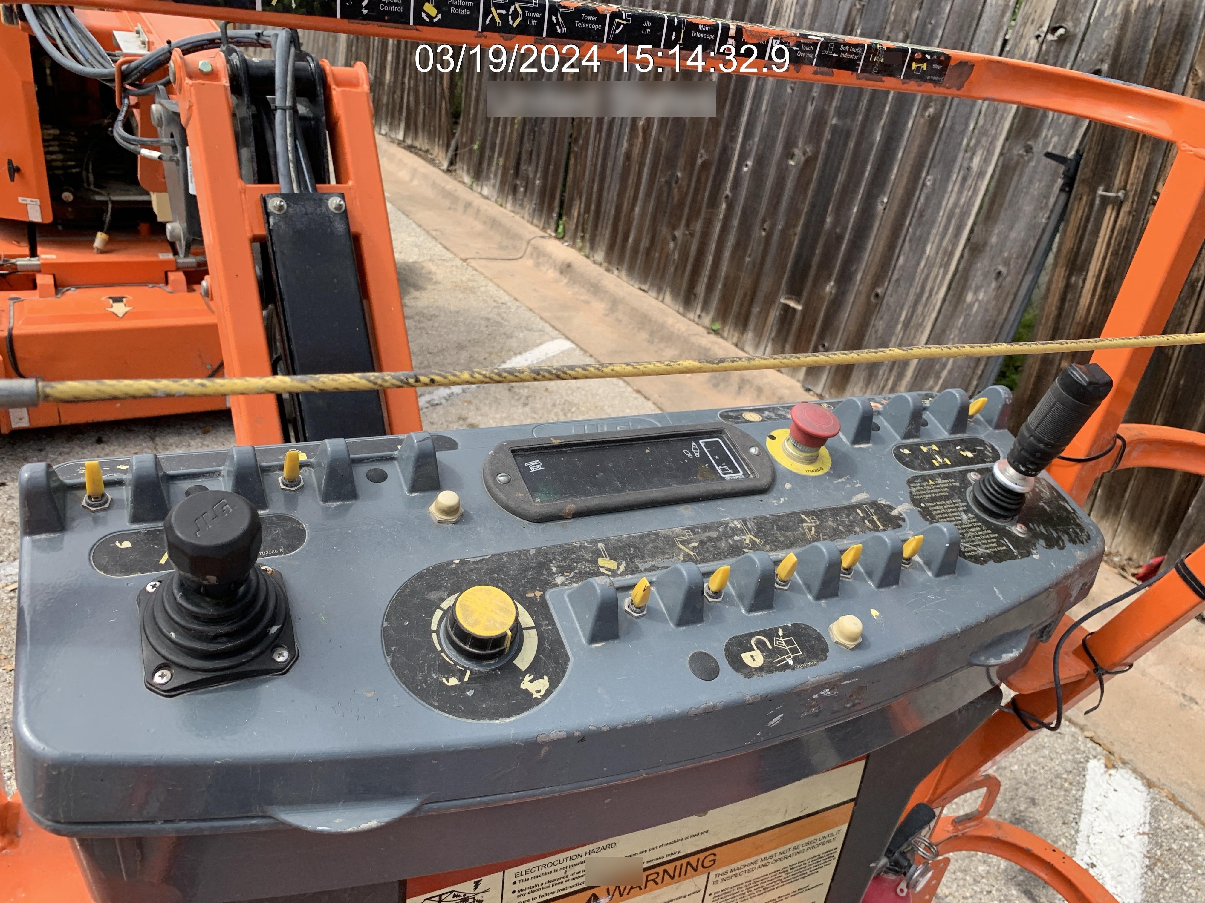 2019 JLG E300AJP