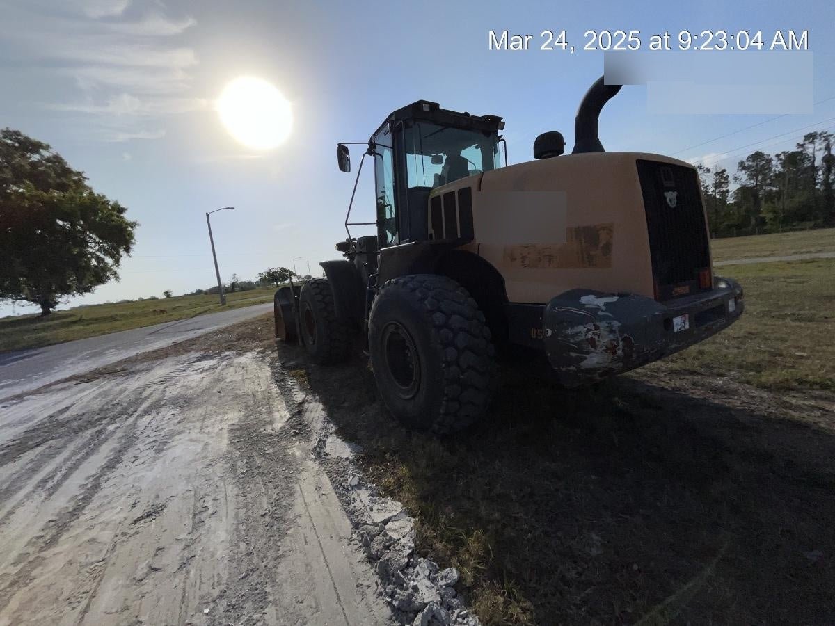 2017 CASE 821G