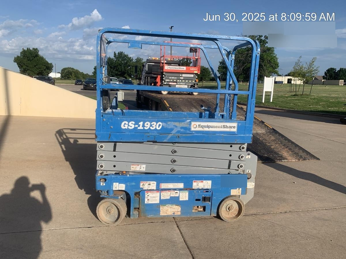 2019 Genie GS-1930 Fixed rails with chain Entry