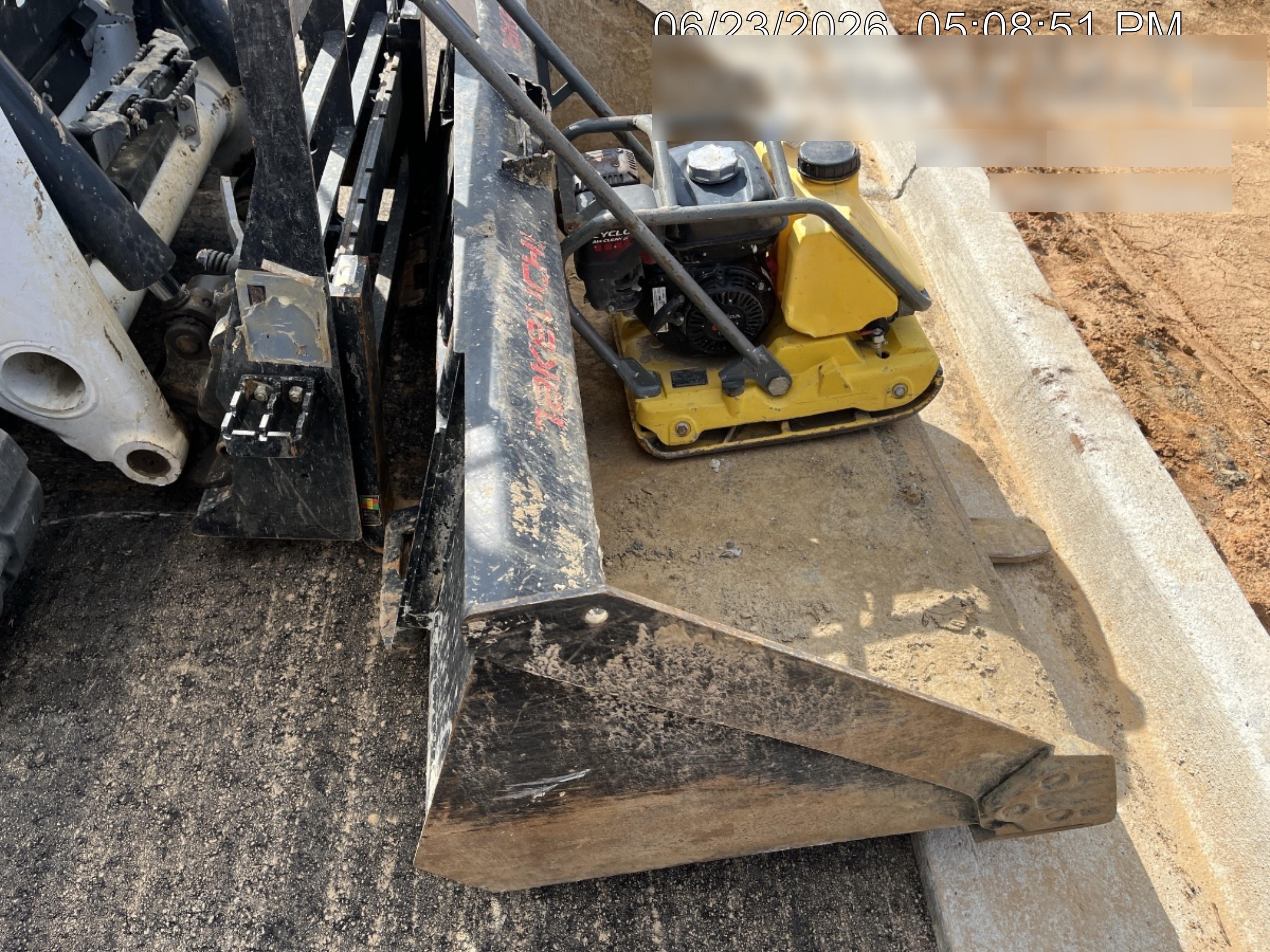 2025 ARROW MATERIAL HANDLING 48" Pallet Forks - Arrow