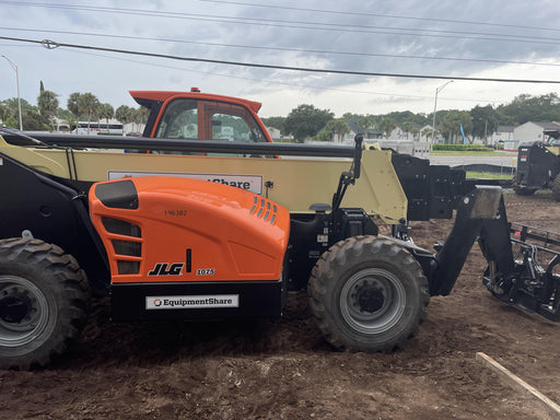 2021 JLG 1075