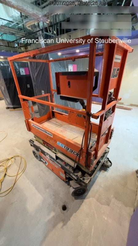 2022 JLG ES1330L