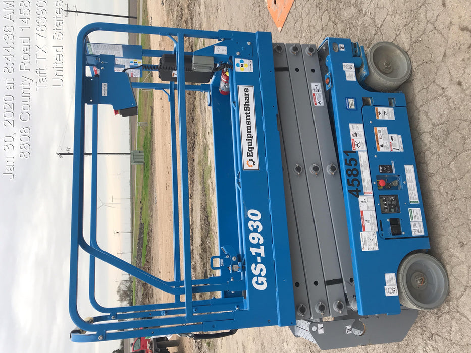 2019 Genie GS-1930 Fixed rails with chain Entry