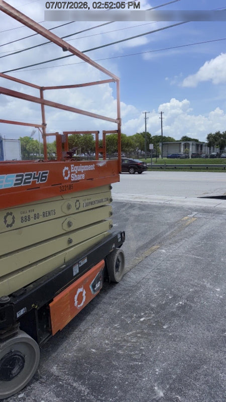 2023 JLG ES3246