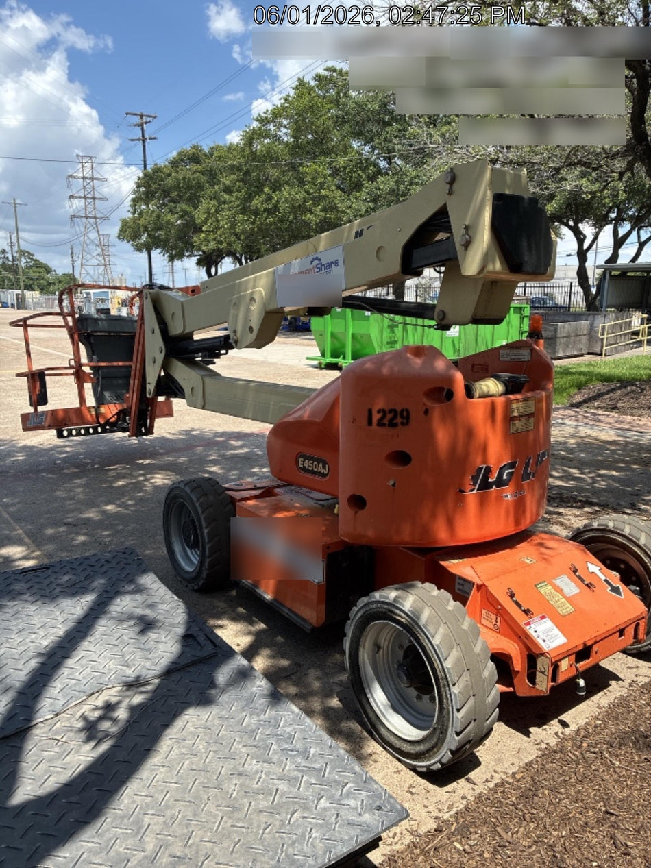 2016 JLG E450AJ