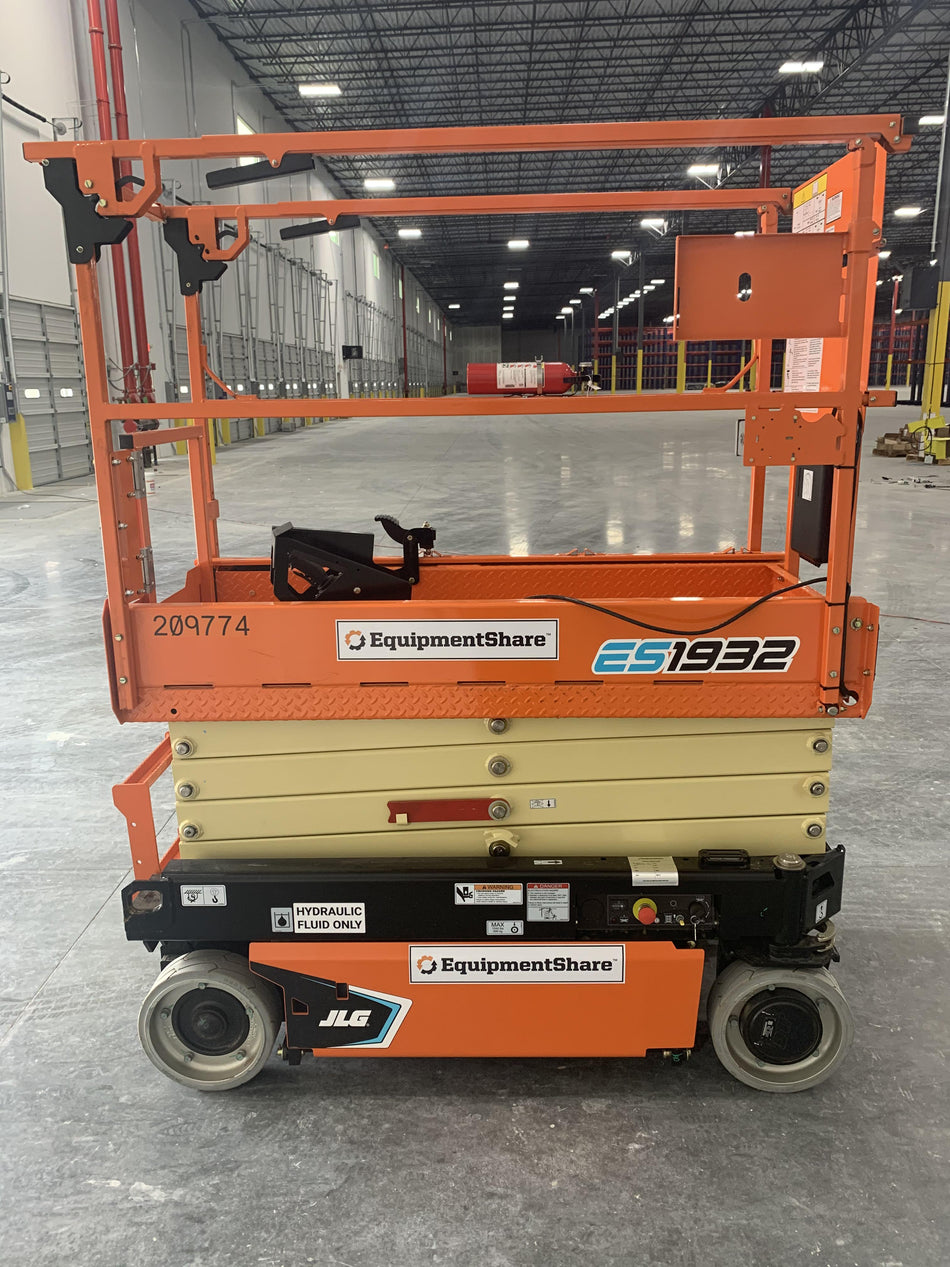 2022 JLG ES1932