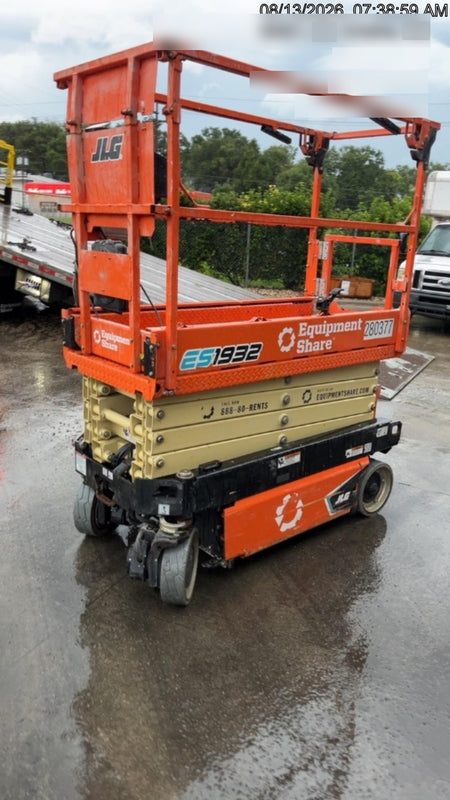 2022 JLG ES1932