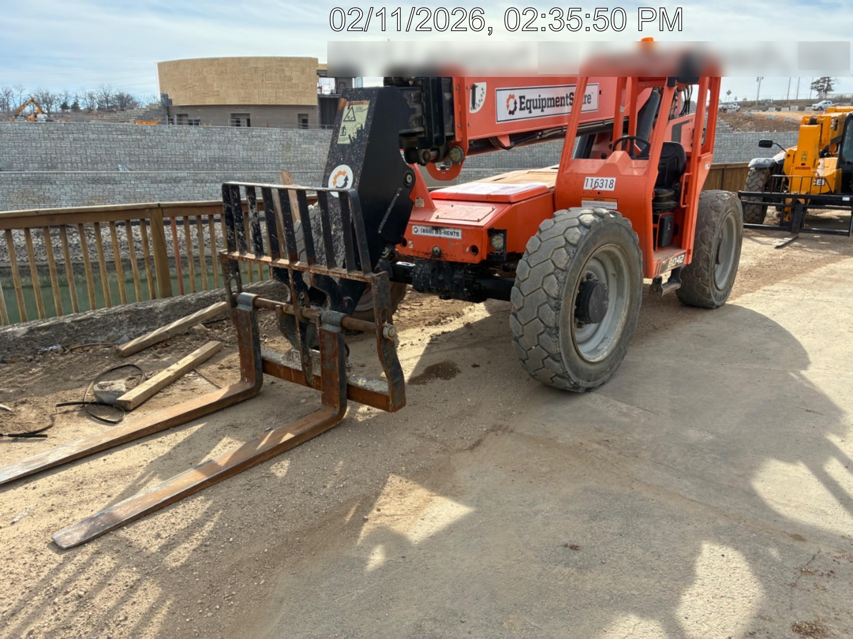 2020 SKYTRAK 8042