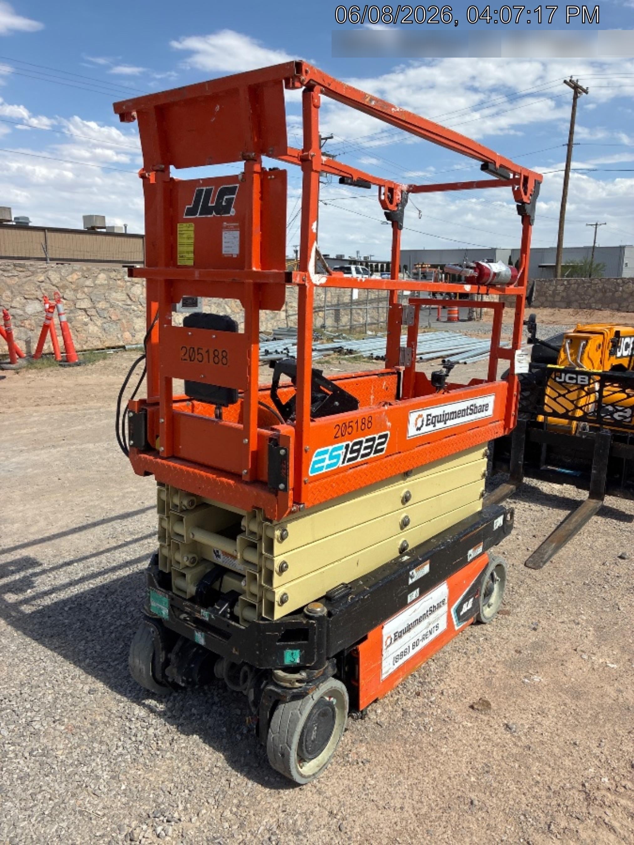 2022 JLG ES1932