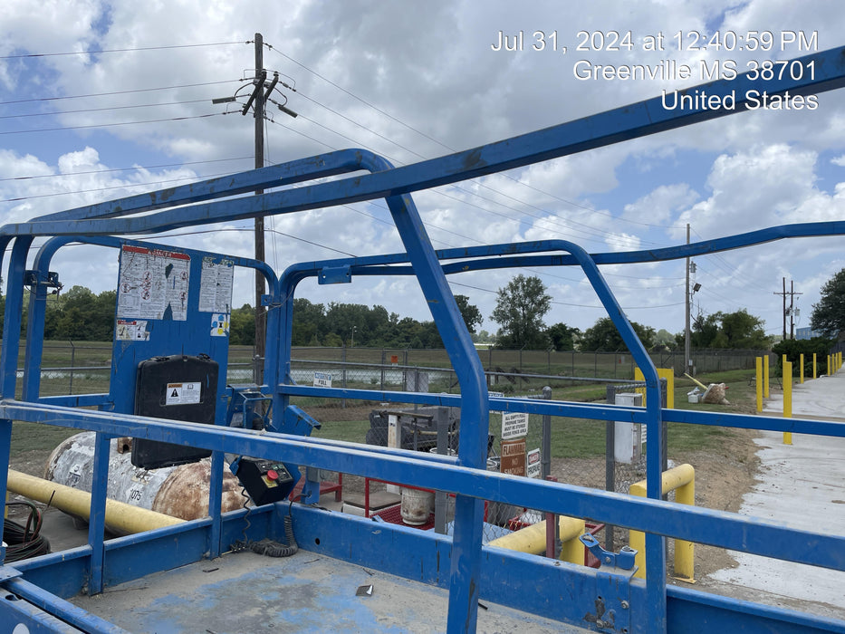 2019 Genie GS-4047 Folding rails with half height swing gate