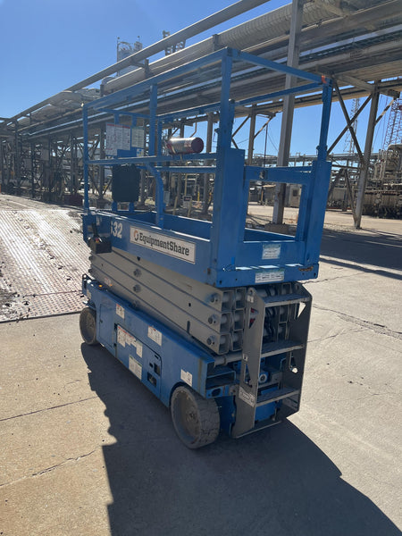 2019 Genie GS-2632 Folding rails with half height swing gate