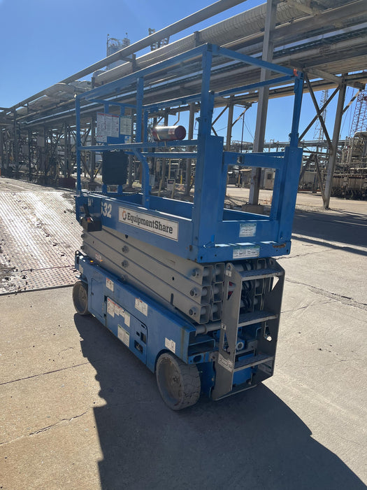 2019 Genie GS-2632 Folding rails with half height swing gate