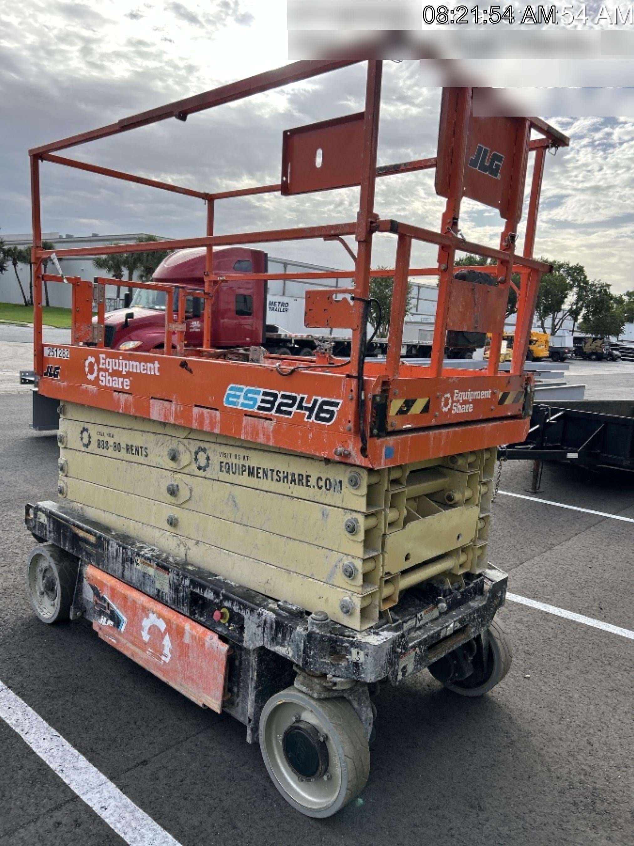 2022 JLG ES3246
