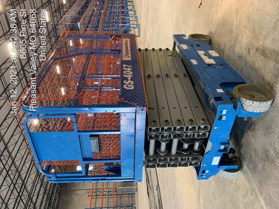 2019 Genie GS-4047 Folding rails with half height swing gate