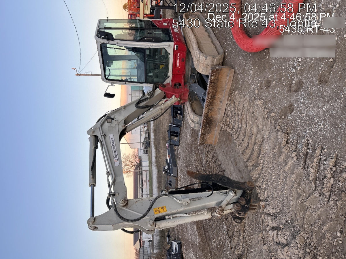 2023 TAKEUCHI TB250-2CR