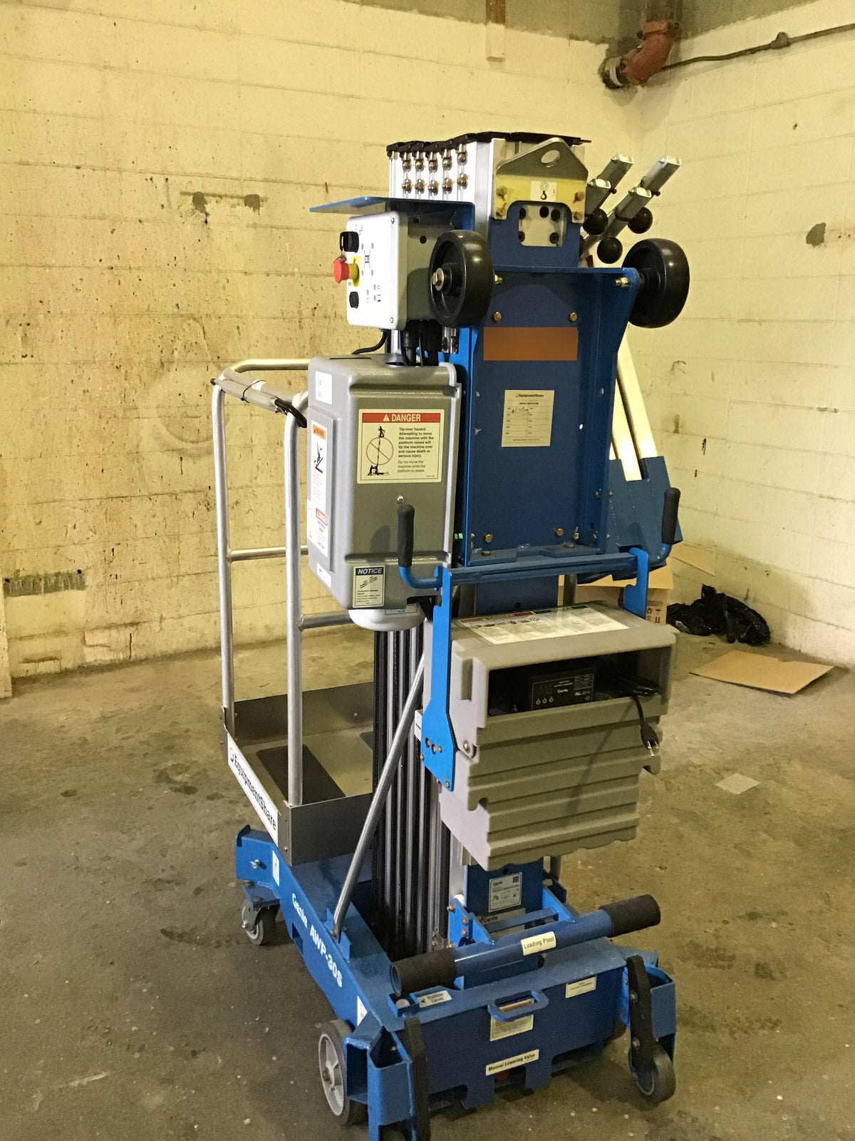 2019 GENIE AWP-30S