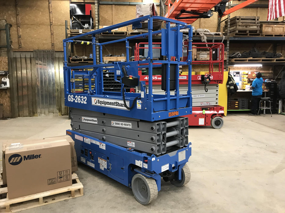2019 Genie GS-2632 Folding rails with half height swing gate