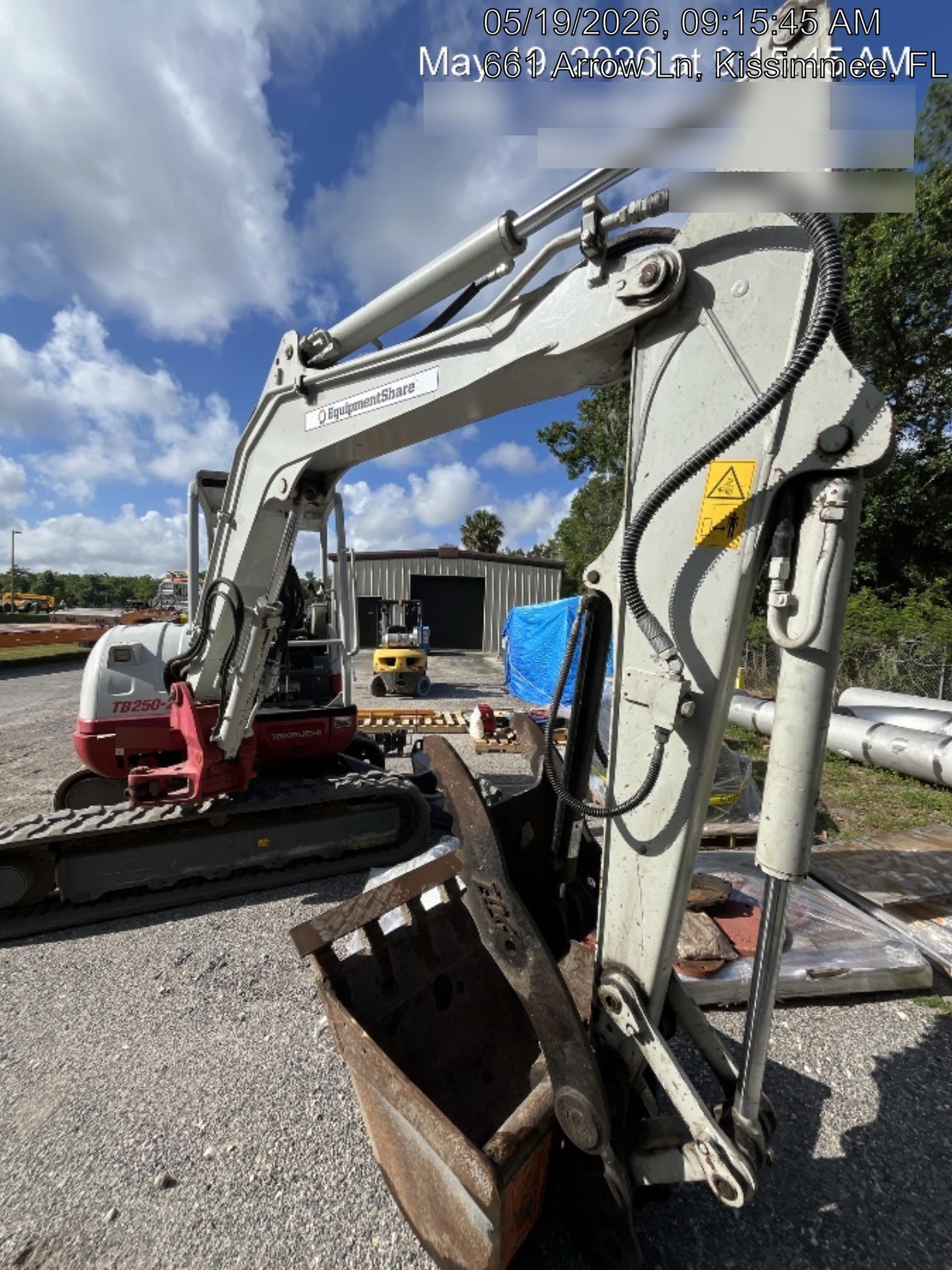 2023 TAKEUCHI TB250-2R