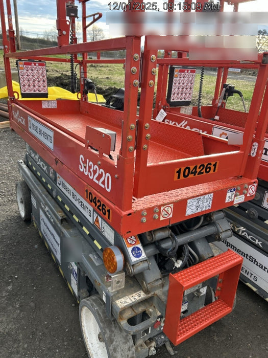 2020 Skyjack SJIII-3220 Solid NM Tires, Half height spring hinged entry gate, Dual Beacons, 6' Powered Extension Deck